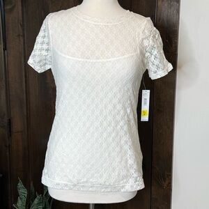 NWT DKNYC Women’s Size M. White layered short sleeve Top flower pattern outer
